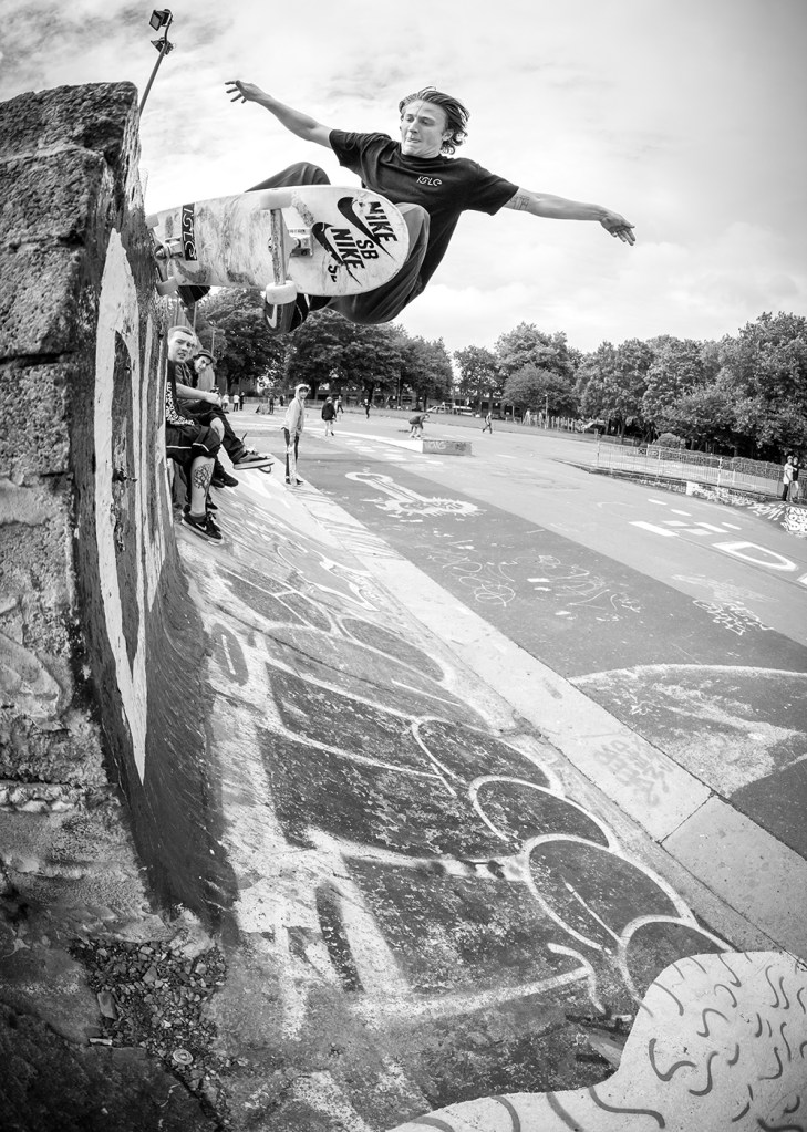 casper-brooker-frontside-5-0-bristol-nike-sb-en-route-tour-2014-photo-chris-johnson-isle-skateboards-vase-interview-speedway-skateboarding-magazine