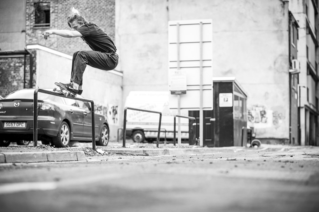 casper-brooker-frontside-5050-manchester-2014-nike-sb-en-route-tour-photo-chris-johnson-isle-skateboards-vase-interview-speedway-skateboarding-magazine