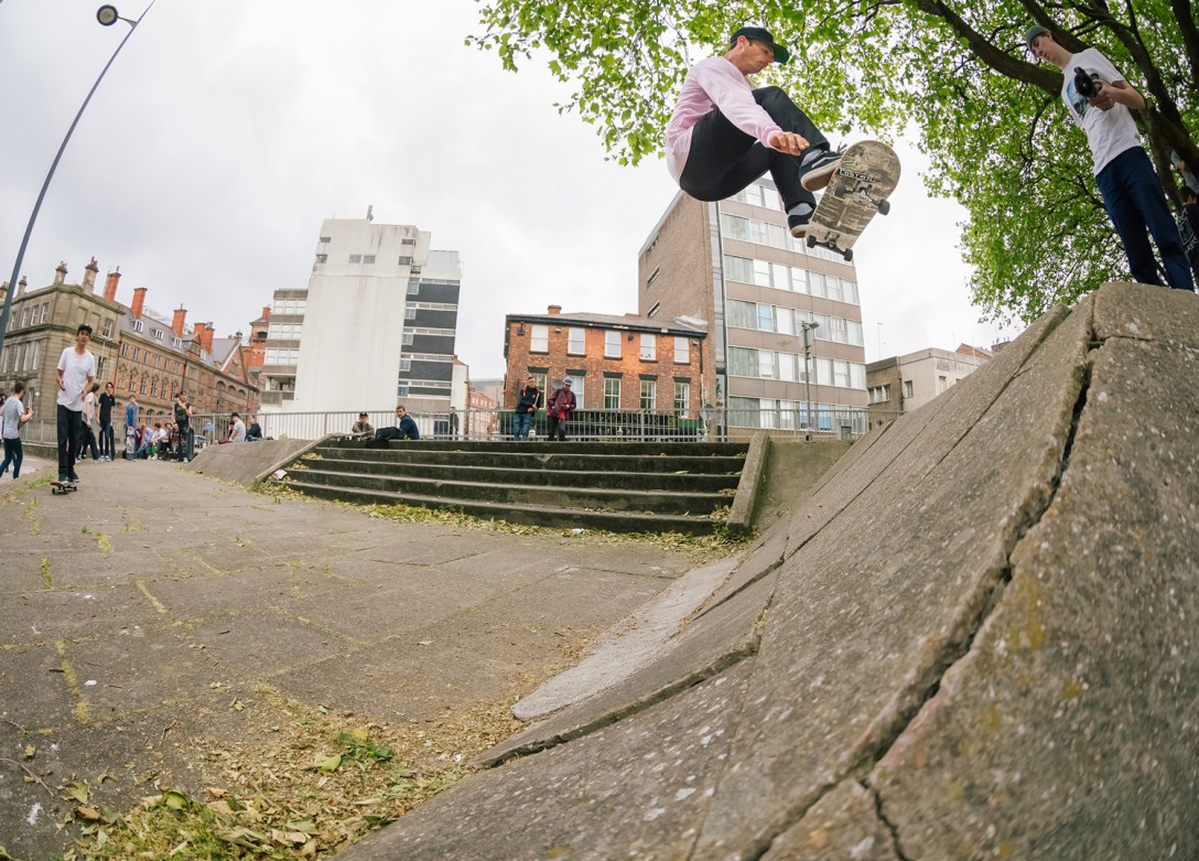 john-dalton-frontside-ollie-dale-street-liverpool-photo-chris-johnson-sidewalk-magazine-vans-rowley-solos-lost-art-launch