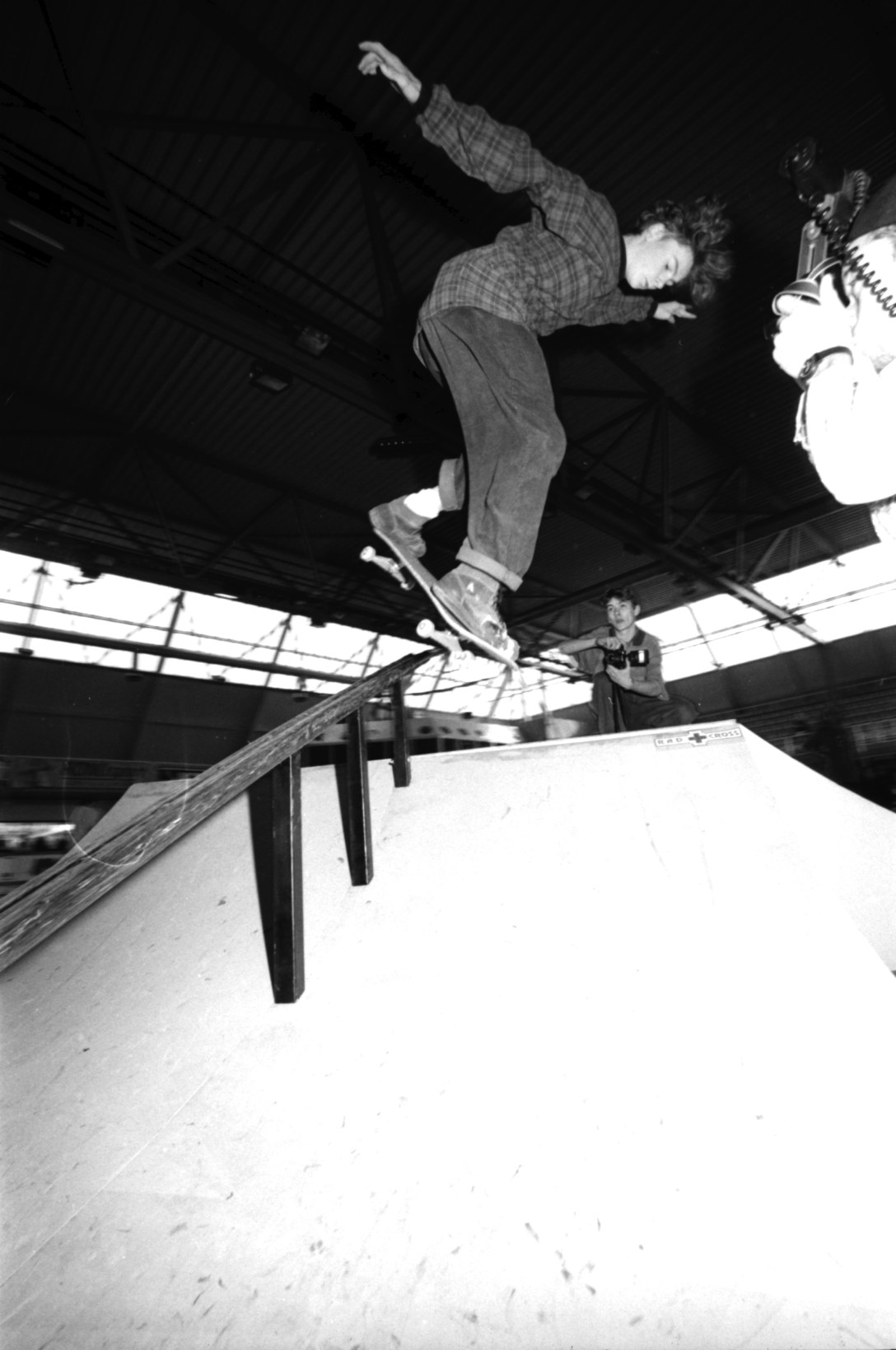 alex-moul-backside-lipslide-eindhoven-skate-comp-holland-1991-photo-kevin-banks-speedway-skateboarding-magazine