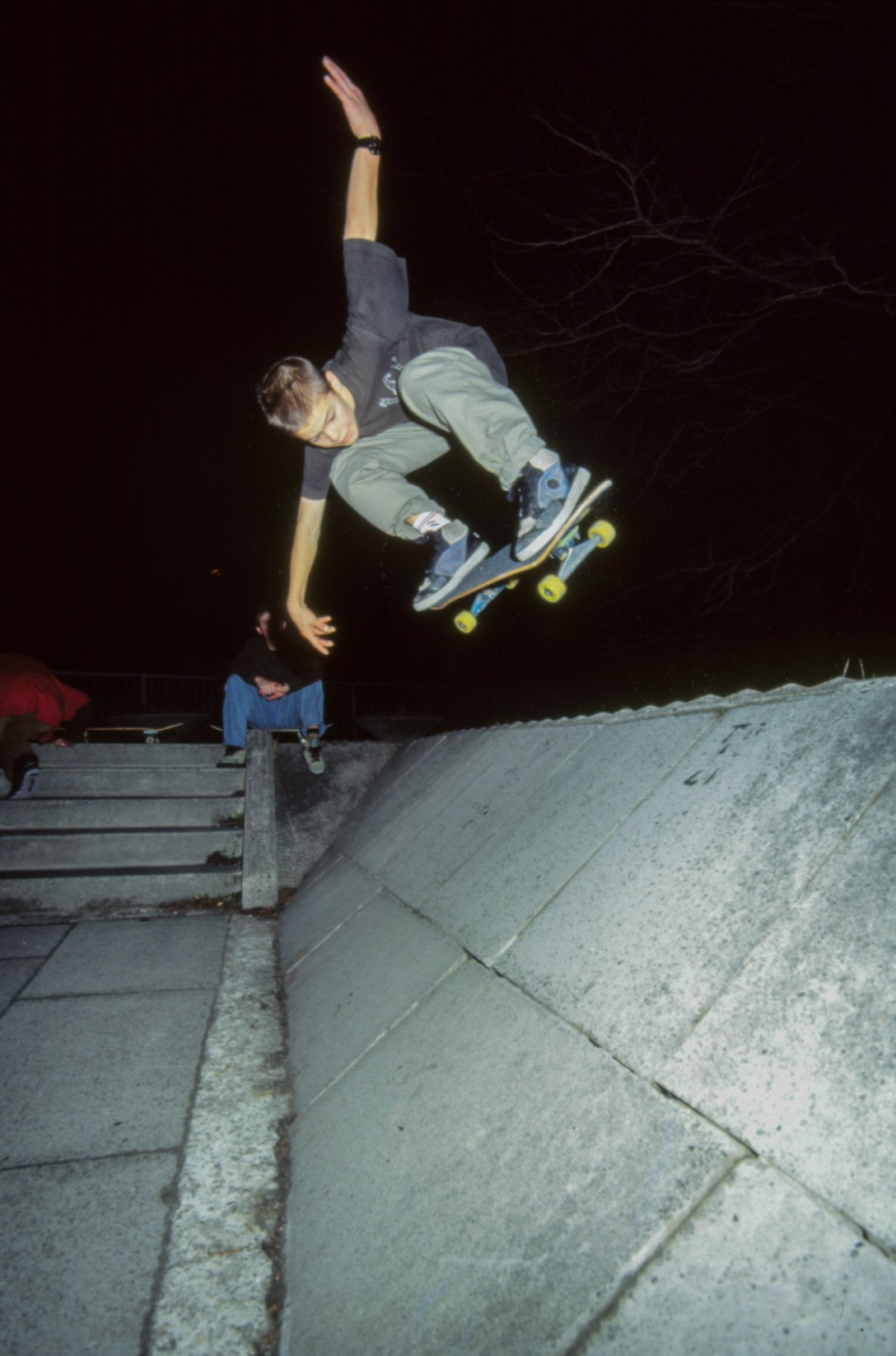 geoff-rowley-backside-ollie-scaff-banks-liverpool-photo-kevin-banks-speedway-skateboarding-magazine