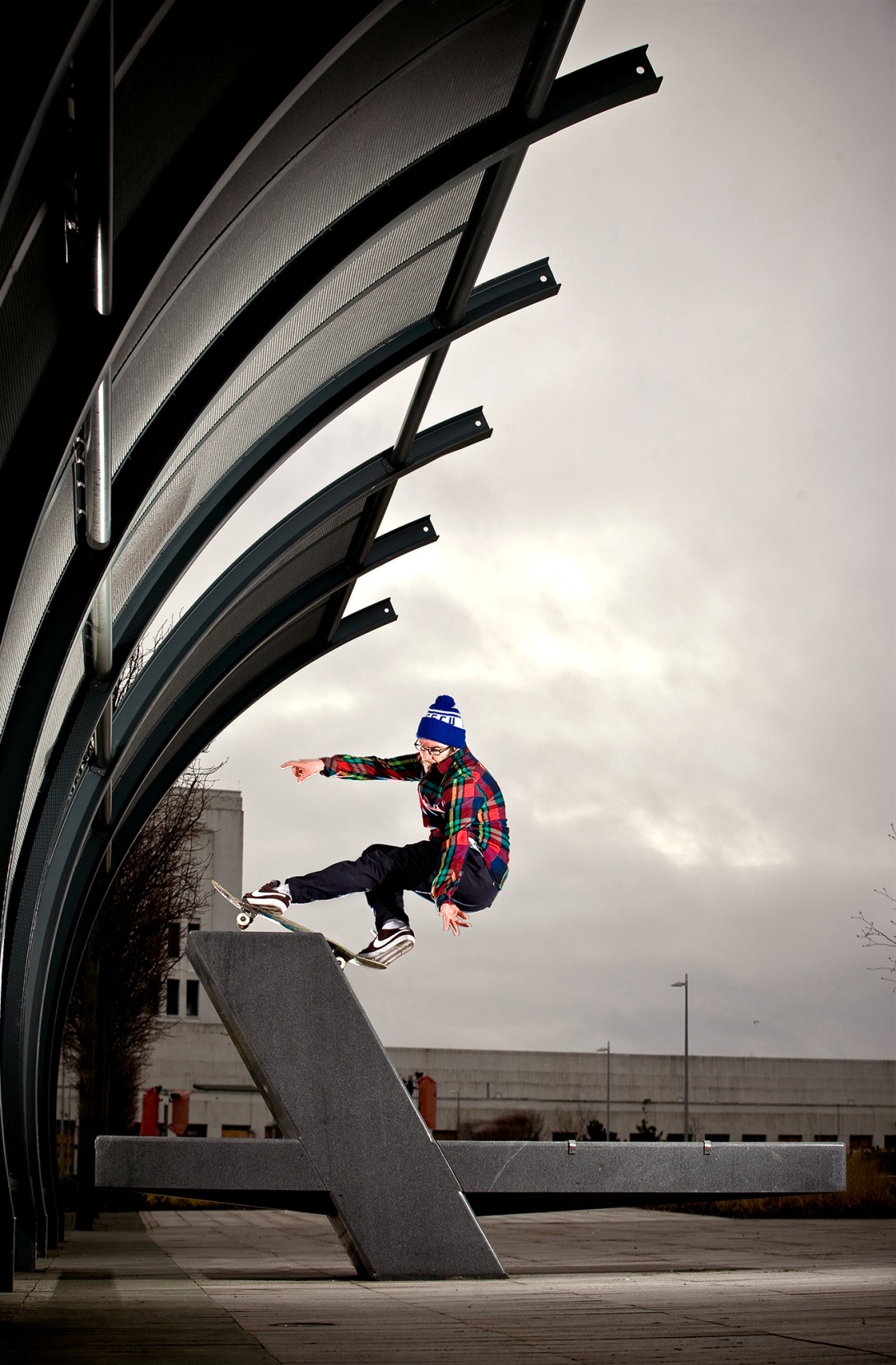 David Mackey frontside rock and roll photo Leo Sharp Sidewalk Magazine Issue 150 March 2009 Speedway Skateboarding Magazine